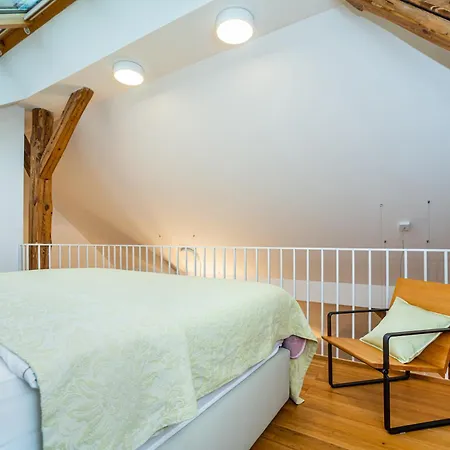Brand New Luxury Two-level In Old Town *